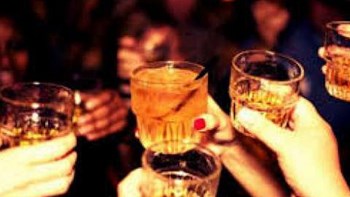 Λιποθυμία μαθητή σε λύκειο του Βόλου έπειτα από κατανάλωση αλκοόλ