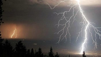 Στα 104 χιλιοστά η βροχή στη Μεσσηνία – 3.500 κεραυνοί το πρωί της Τετάρτης