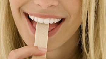 Σας αρέσει να μασάτε τσίχλες; Αυτή η έρευνα σας ενδιαφέρει