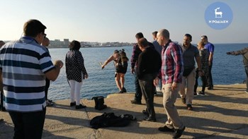 Τραγωδία στη Ρόδο: Νεκρός ο οδηγός αυτοκινήτου που έπεσε στη θάλασσα – Η συνεπιβάτης πρόλαβε και βγήκε