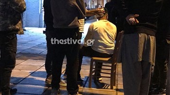 Αιματηρό επεισόδιο στη Θεσσαλονίκη – Ένας τραυματίας – ΦΩΤΟ