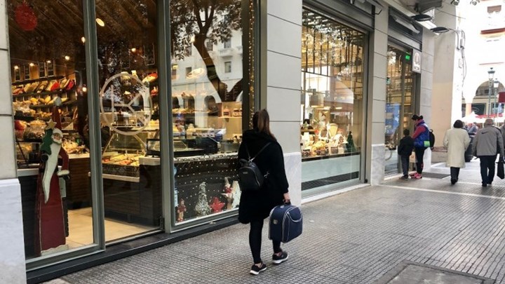 Πότε ξεκινά το εορταστικό ωράριο των καταστημάτων – Ποιες Κυριακές θα είναι ανοιχτά τα καταστήματα