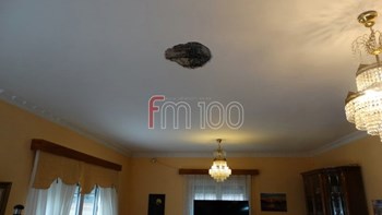 Κεραυνός προκάλεσε τρόμο στη Λήμνο: Άνοιξε τρύπα στην οροφή σπιτιού – ΦΩΤΟ