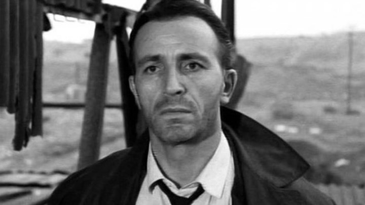 Γιώργος Φούντας: Ο “σκληρός” του ελληνικού σινεμά που παραλίγο να υποδυθεί τον Τζέιμς Μποντ – Η δουλειά στο γαλατάδικο, το μποξ και το ποδόσφαιρο