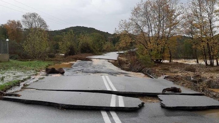 Σε απόγνωση οι κάτοικοι σε Θάσο και Χαλκιδική – Καταστράφηκαν περιουσίες και υποδομές από τις σαρωτικές πλημμύρες – ΦΩΤΟ – ΒΙΝΤΕΟ