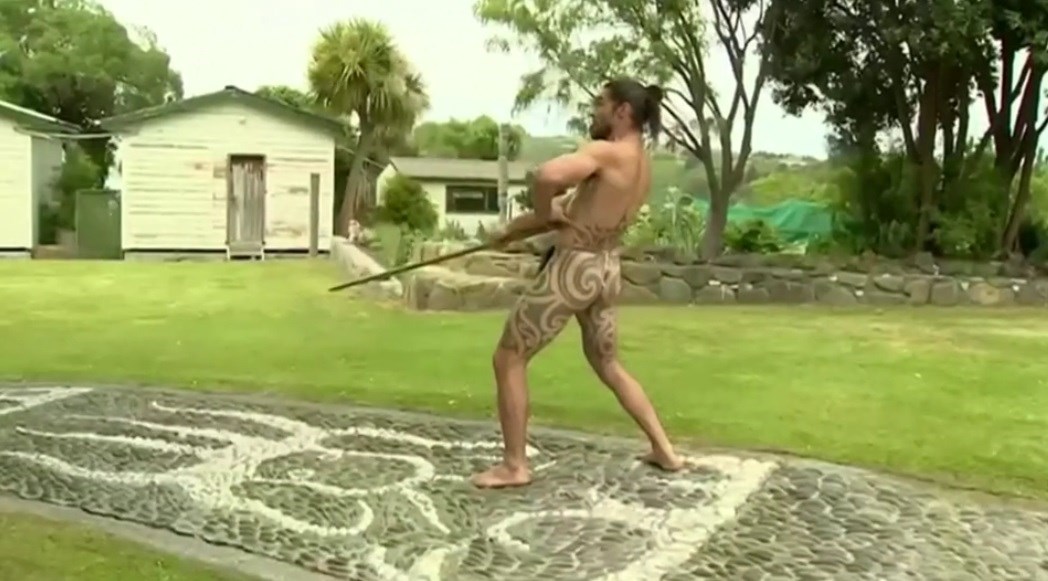 Γυμνός Μαορί… τα έδειξε στον πρίγκιπα Κάρολο – ΦΩΤΟ- ΒΙΝΤΕΟ