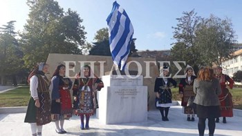 Παυλόπουλος, Καραμανλής, Σαμαράς στα αποκαλυπτήρια του ανδριάντα του Κωνσταντίνου Καραμανλή στην Ξάνθη – ΦΩΤΟ