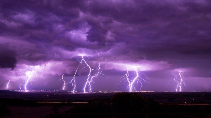 Βροχές και καταιγίδες φέρνει στην Αττική η κακοκαιρία «Γηρυόνης» – Ισχυρά φαινόμενα από το βράδυ της Κυριακής