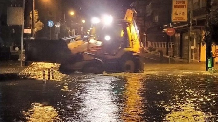 “Έπνιξε” την Κατερίνη ο “Γηρυόνης” – Πλημμύρες και απεγκλωβισμοί κατοίκων