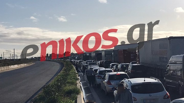 Ουρές χιλιομέτρων στην Εθνική Οδό Αθηνών – Κορίνθου – ΦΩΤΟ αναγνώστη
