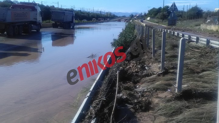 Πλημμύρισε η Εθνική Οδός στους Αγίους Θεοδώρους – ΦΩΤΟ αναγνώστη