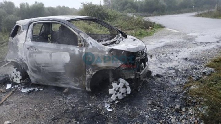 Ένοπλη ληστεία στα ΕΛΤΑ Θουρίας  με λεία 100.000 ευρώ – Βρέθηκε καμένο το αυτοκίνητο των δραστών – ΦΩΤΟ