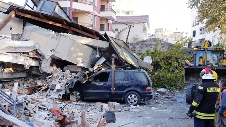 Δύο ομάδες της ΕΜΑΚ αναχωρούν για την Αλβανία – Τι τους είπε ο Πρωθυπουργός