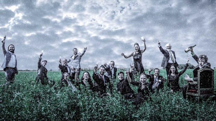 Ζηλευτές οι κατά Γκραουζίνις «Τρεις αδελφές»