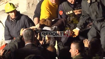 Η δραματική στιγμή του απεγκλωβισμού γυναίκας έπειτα από 14 ώρες στα συντρίμμια – ΒΙΝΤΕΟ