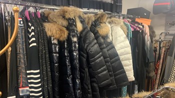 Γυναίκα συνελήφθη για διακίνηση “μαϊμού” ρούχων στη Βόρεια Ελλάδα – ΦΩΤΟ