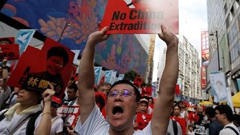 Θύελλα αντιδράσεων στην Κίνα για τα νομοσχέδια που επικύρωσε ο Τραμπ