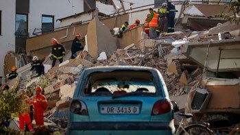 Άλλους τρεις νεκρούς ανέσυρε η ΕΜΑΚ από τον φονικό σεισμό στην Αλβανία