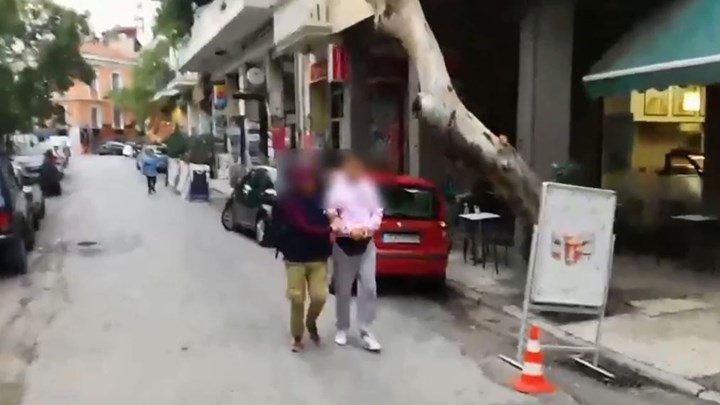 Πέντε συλλήψεις για ναρκωτικά στα Εξάρχεια  – ΒΙΝΤΕΟ από την επιχείρηση της ΕΛ.ΑΣ.