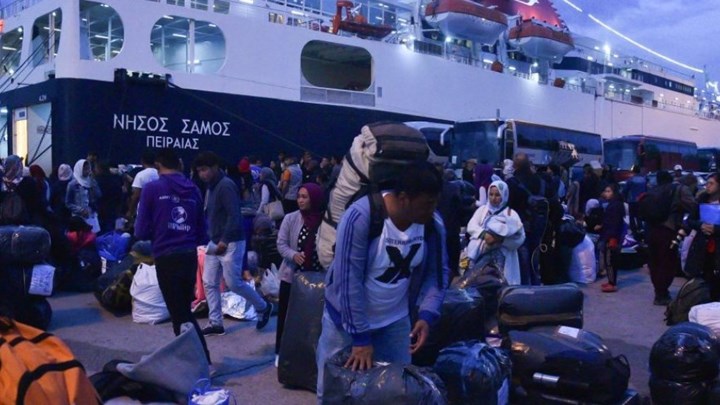 Περισσότεροι από 120 πρόσφυγες και μετανάστες στον Πειραιά σήμερα