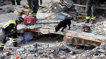 Τραγωδία δίχως τέλος στην Αλβανία – Τουλάχιστον 46 οι νεκροί – Μάχη με τον χρόνο δίνουν οι διασώστες – ΦΩΤΟ