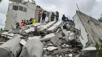 Λιγοστεύουν οι ελπίδες για επιζώντες κάτω από τα συντρίμμια – Στους 49 οι νεκροί από τον φονικό σεισμό στην Αλβανία