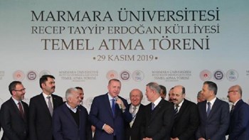 Ο Ερντογάν υποσχέθηκε την κατασκευή 500 σπιτιών στην Αλβανία μετά τον φονικό σεισμό