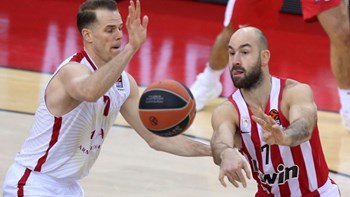 Ολυμπιακός – Αρμάνι Μιλάνο 71-53 (30′)