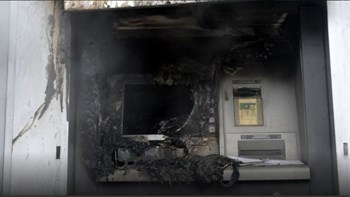 Εισβολή με αυτοκίνητο σε τράπεζα στα Βριλήσσια – Ανατίναξαν τα δύο ΑΤΜ και άρπαξαν τις κασετίνες