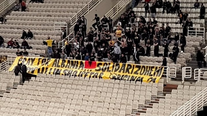 Πανό στήριξης για την Αλβανία στο ΟΑΚΑ – ΦΩΤΟ