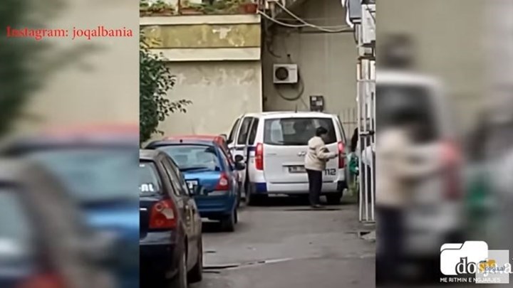 Βίντεο που σοκάρει: Αστυνομικός κλέβει την ανθρωπιστική βοήθεια για τους σεισμόπληκτους στην Αλβανία