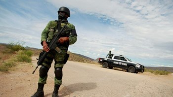 Νέο μακελειό στο Μεξικό – Τουλάχιστον 14 νεκροί από ανταλλαγή πυρών μεταξύ αστυνομικών και ενόπλων