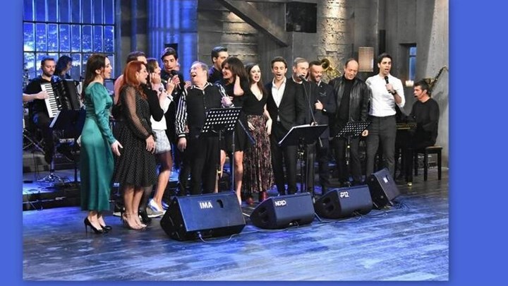 Ποια πασίγνωστη ηθοποιός βρέθηκε χθες για πρώτη φορά στο “Στην υγειά μας ρε παιδιά”; – ΒΙΝΤΕΟ