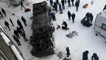 Τραγωδία στη Ρωσία – Τουλάχιστον 19 νεκροί από πτώση λεωφορείου σε παγωμένο ποταμό – ΦΩΤΟ
