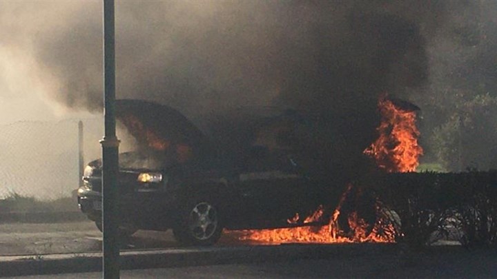 Αυτοκίνητο τυλίχθηκε στις φλόγες στη Νέα Ερυθραία – ΦΩΤΟ – ΒΙΝΤΕΟ