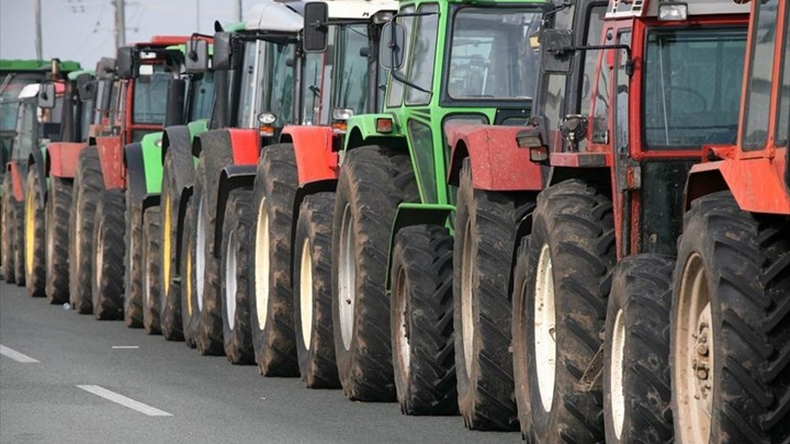 “Ζεσταίνουν” τα τρακτέρ οι αγρότες της Λάρισας: Κινητοποιήσεις και μπλόκα την Τετάρτη – Τι ζητούν