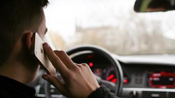 Ευρωβαρόμετρο: Η χρήση του κινητού βασική αιτία των τροχαίων ατυχημάτων