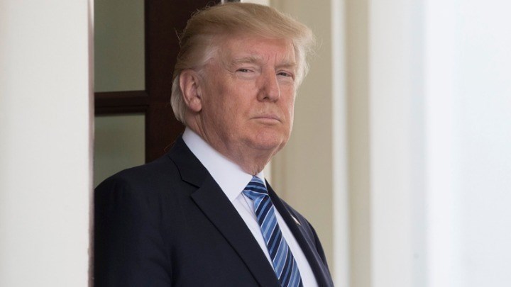 Ο Τραμπ προειδοποιεί την Ευρώπη: Θα πρέπει να συμμαζευτεί διαφορετικά τα πράγματα θα γίνουν πολύ δύσκολα – Νέα επίθεση στον Μακρόν