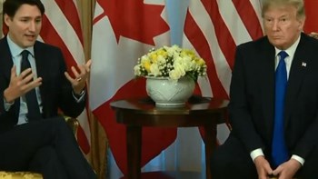 Οι κάλτσες του Τριντό έκλεψαν την παράσταση στη συνάντησή του με τον Τραμπ – ΦΩΤΟ – ΒΙΝΤΕΟ