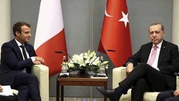 “Βόμβα” Μακρόν: Η Τουρκία συνεργάζεται με το Ισλαμικό Κράτος