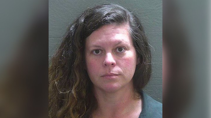 Χειροπέδες σε δασκάλα που είχε σεξουαλική σχέση με 15χρονο – Οι γυμνές φωτογραφίες και οι μαρτυρίες που την “έκαψαν”