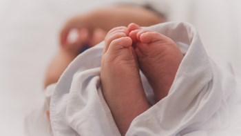 Σοκ στο Ηράκλειο – Στην εντατική μωρό 17 μηνών που στραβοκατάπιε το φαγητό του