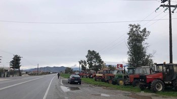Βγήκαν στους δρόμους τα πρώτα τρακτέρ σε Λάρισα και Καρδίτσα – ΦΩΤΟ