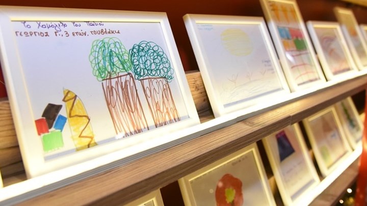 Η ελληνική showbiz χαρίζει Ευχοστολίδια – Δείτε ποιοι πραγματοποίησαν ήδη παιδικές χριστουγεννιάτικες ευχές