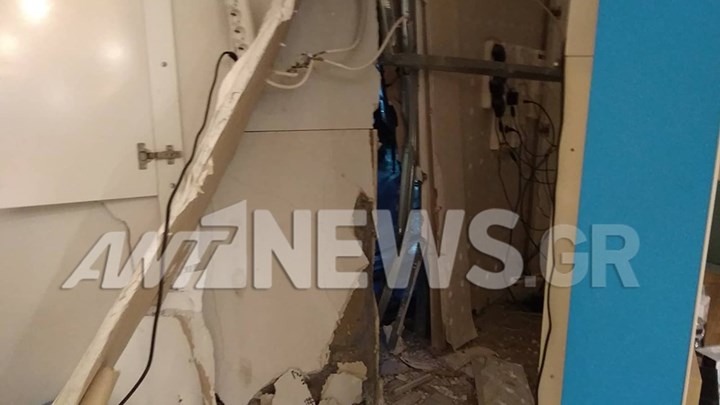 “Μπούκαραν” με αυτοκίνητο σε κατάστημα στις Αχαρνές – ΦΩΤΟ – ΒΙΝΤΕΟ