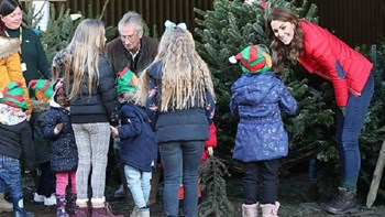 Οι χρήστες του Διαδικτύου παραληρούν για τη μαμά Κέιτ Μίντλετον – ΒΙΝΤΕΟ