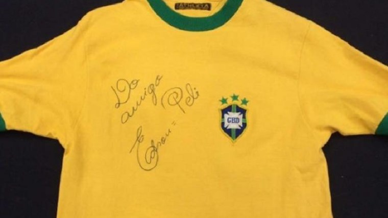 Δεν φαντάζεστε πόσο πουλήθηκε μια φανέλα του Πελέ