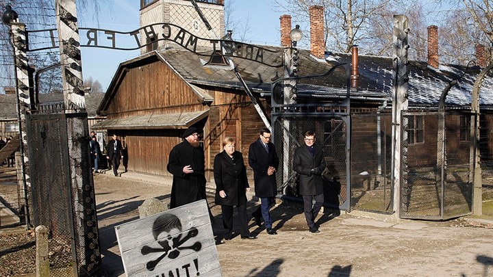 Η πρώτη επίσκεψη της Μέρκελ στο Άουσβιτς – ΒΙΝΤΕΟ