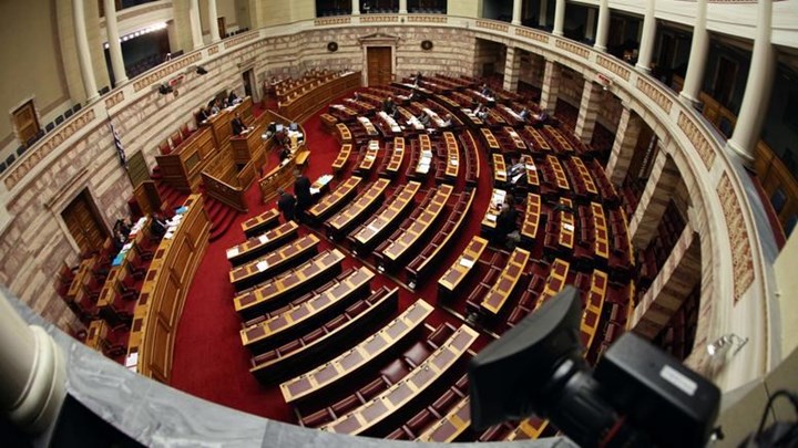 Οι εορτάζοντες της Βουλής: Τα γλυκά του Παππά, η δέσμευση του Παναγιωτόπουλου και η εξομολόγηση του Βούτση