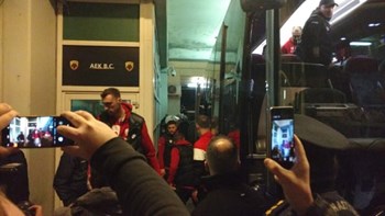 Χωρίς προβλήματα η άφιξη της αποστολής του Ολυμπιακού στο ΟΑΚΑ – ΒΙΝΤΕΟ